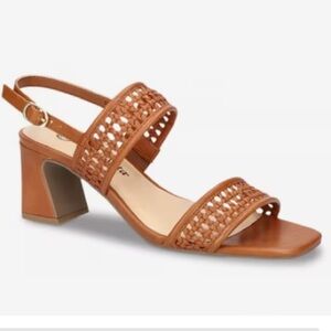 Bella Vita Xannon Elegant Tan Heeled Sandals size 10WW